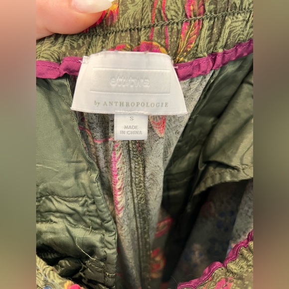 🌺🦜🦚Anthropologie Women’s green floral cropped wide leg pants size S - Picture 4 of 6